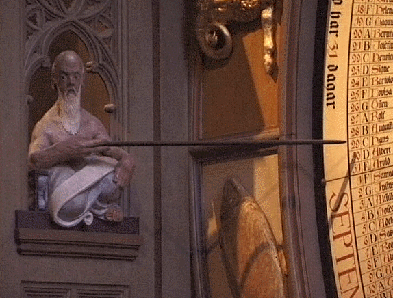 En udgave af 'Fader Tid' udpeger den aktuelle dato. Detalje fra det astronomiske ur i Lunds domkirke.