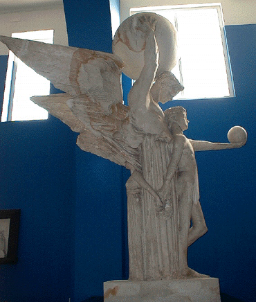 Den islandske billedhugger Einar Jónssons forsøg på at præsentere tiden som skulptur. - Følg de forskellige links nederst i tekstfeltet til venstre eller brug menu-knappen.